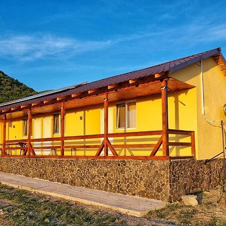 Cabana Varad Coronini Moldova Veche Екстериор снимка
