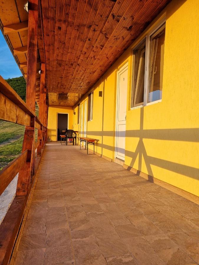 Cabana Varad Coronini Moldova Veche Екстериор снимка