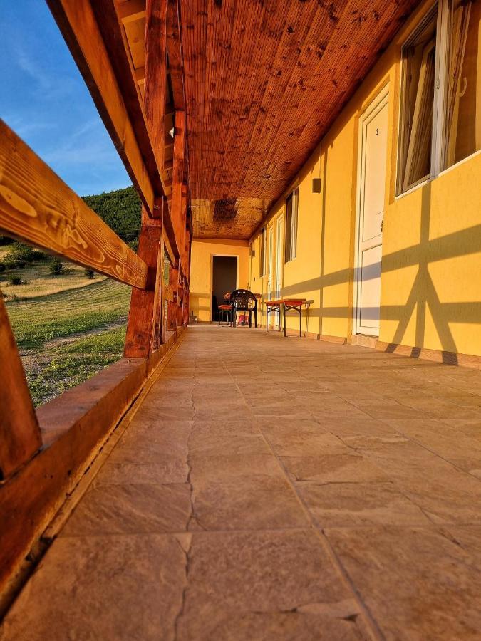 Cabana Varad Coronini Moldova Veche Екстериор снимка