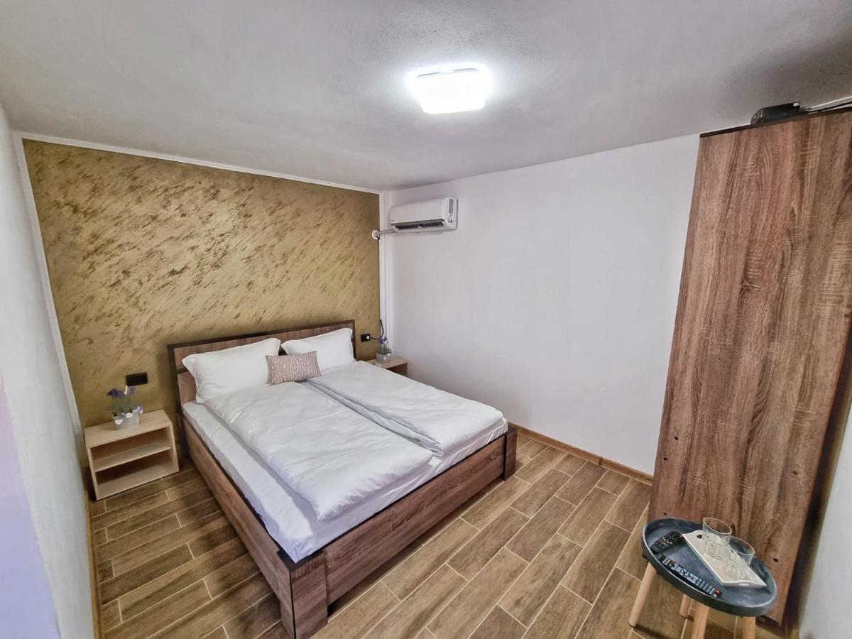 Cabana Varad Coronini Moldova Veche Екстериор снимка